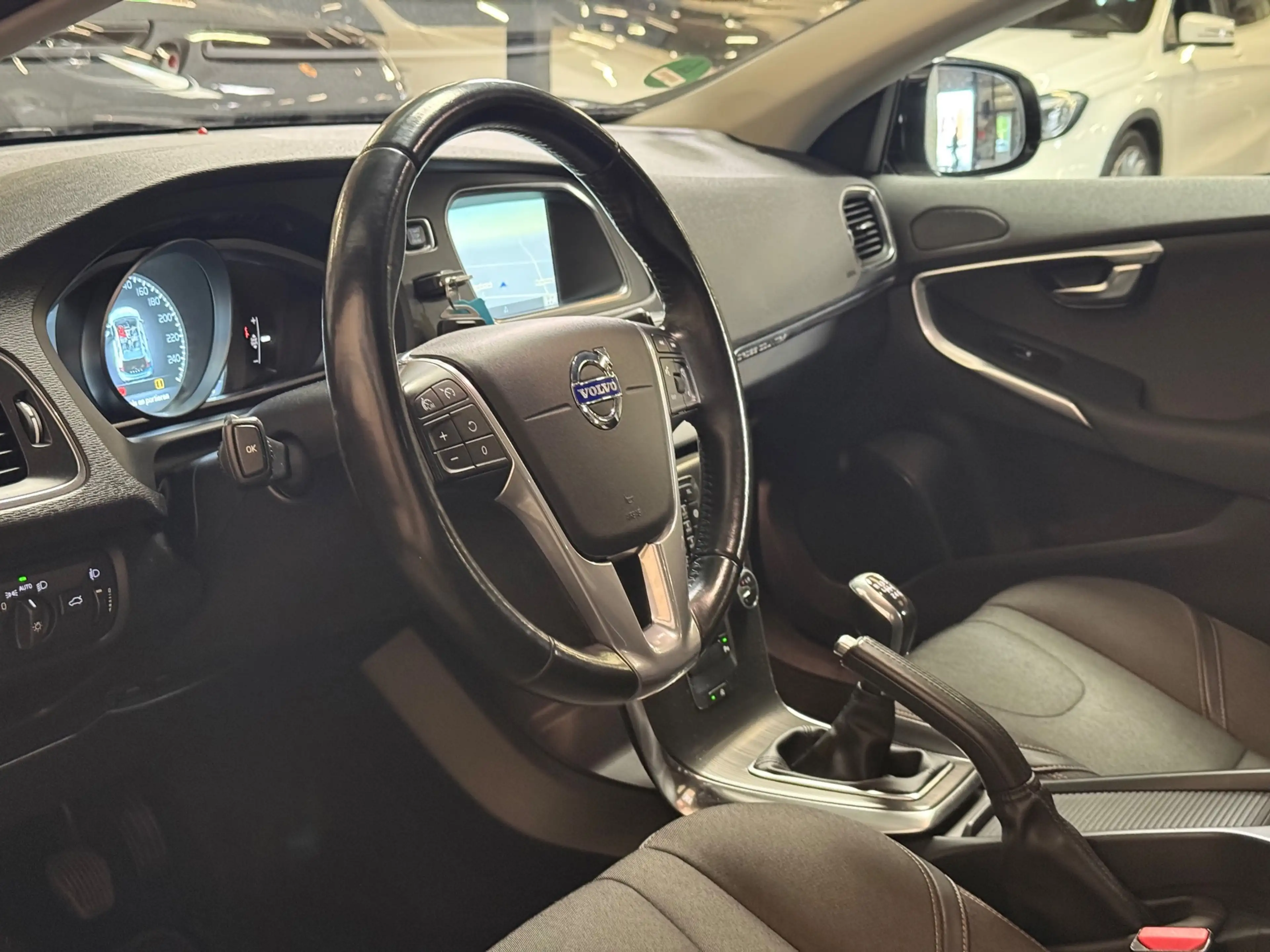 Volvo V40 Cross Country 1.6 T4 Momentum | Airco | Cruise | — photo 14