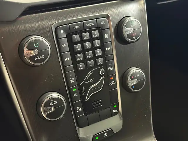 Volvo V40 Cross Country view 22