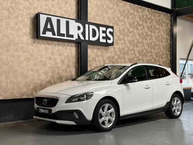 Volvo V40 Cross Country view 5
