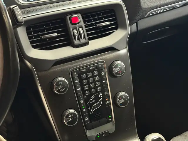 Volvo V40 Cross Country view 21