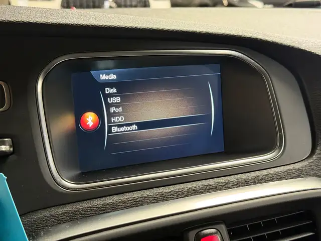 Volvo V40 Cross Country view 19
