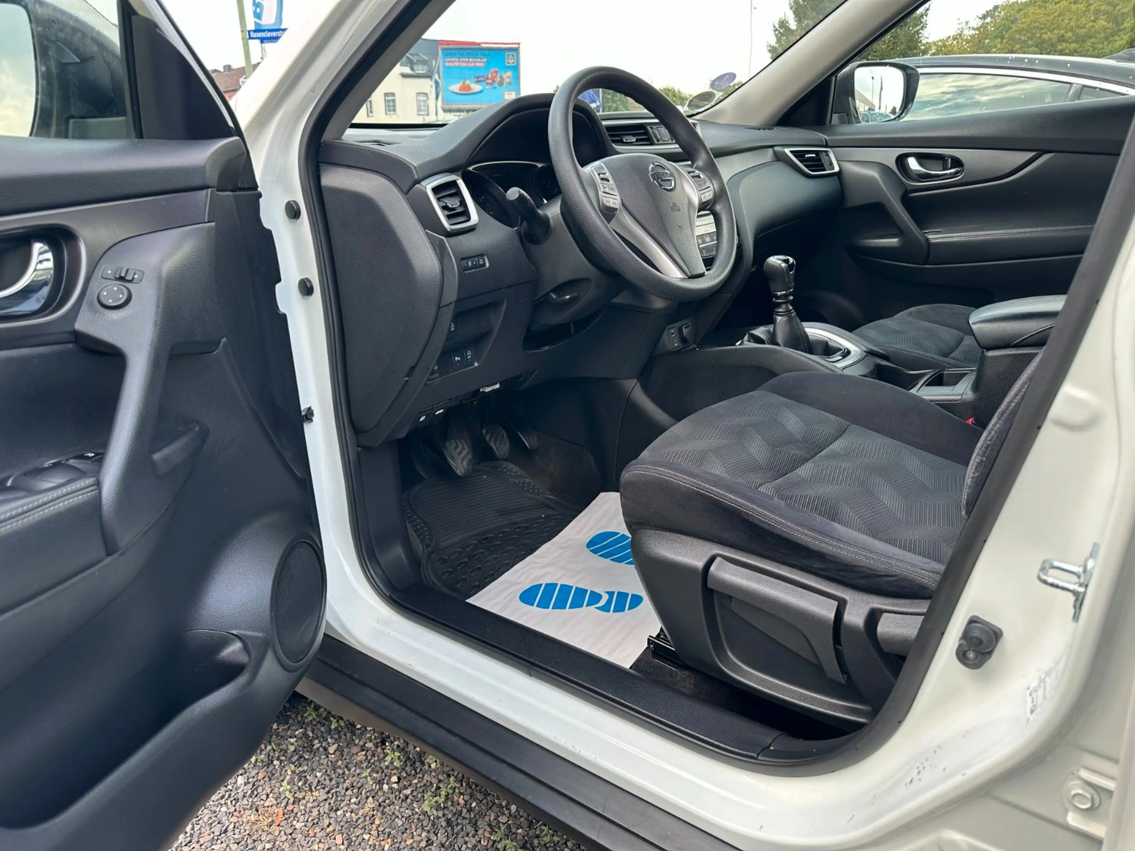 Nissan X-Trail Visia — photo 8