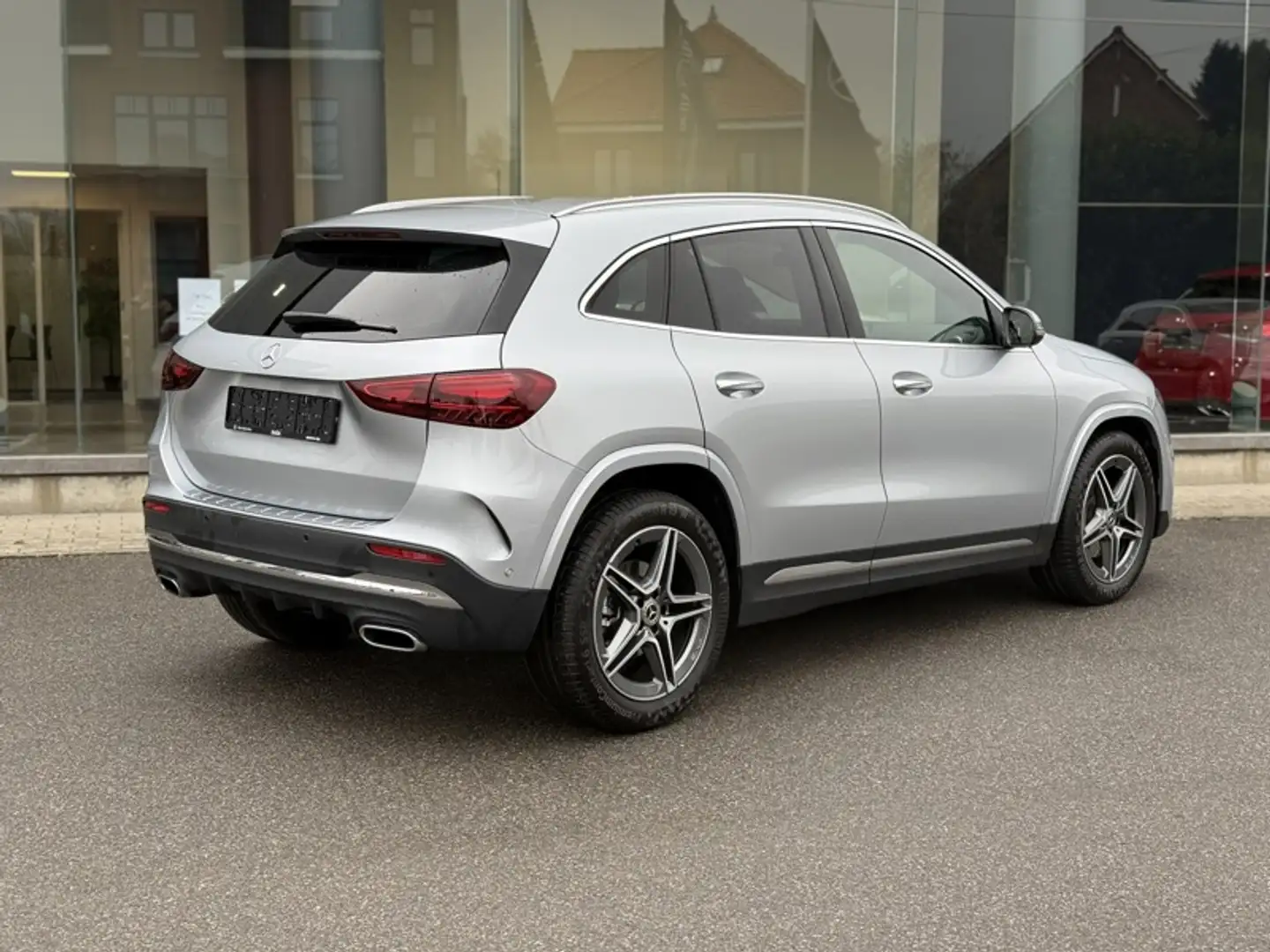 Mercedes-Benz GLA 180 180 Pack AMG New Modèle Plateado - 2