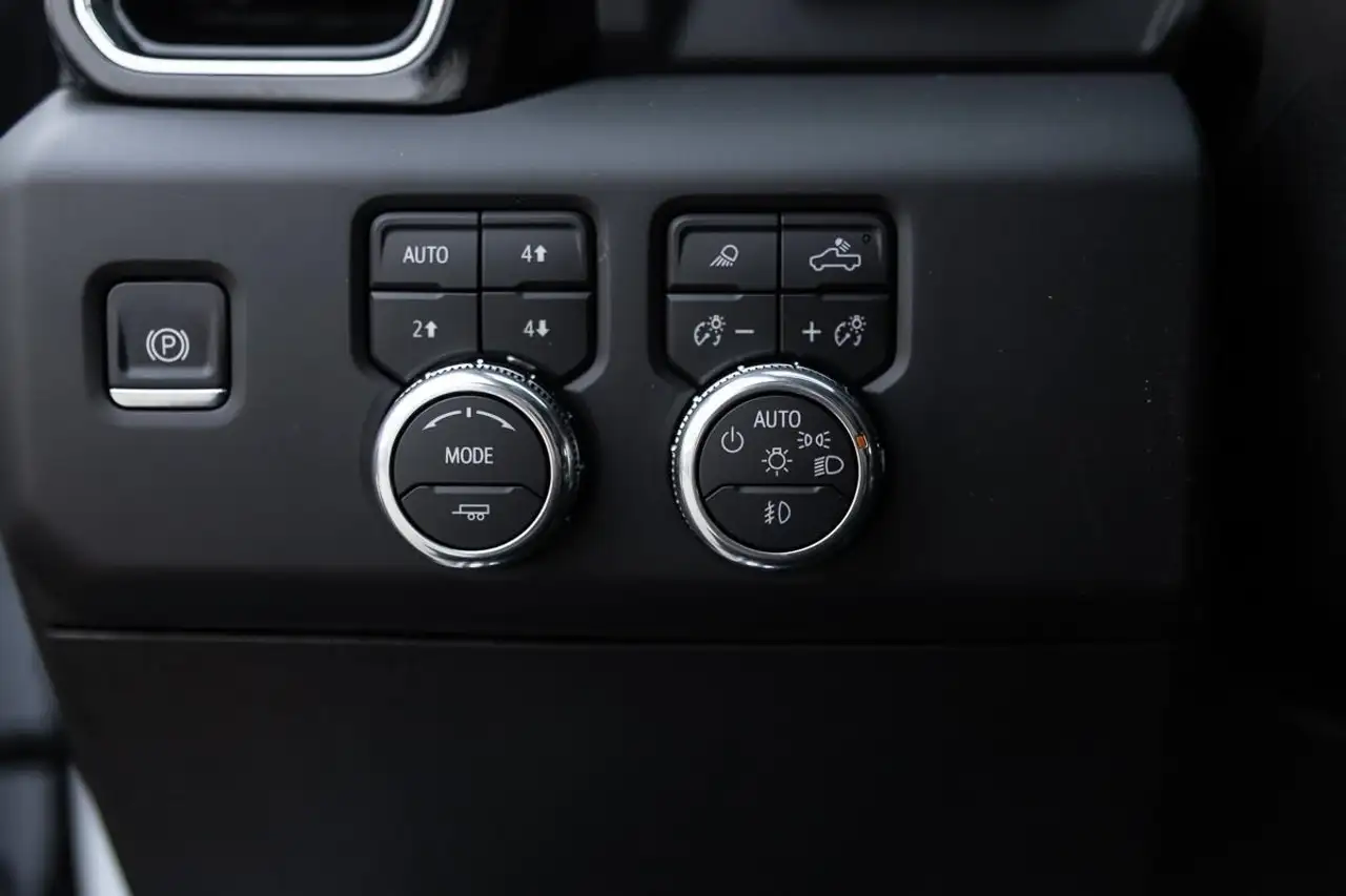 GMC Sierra 3500HD снимка GMC Sierra 3500HD