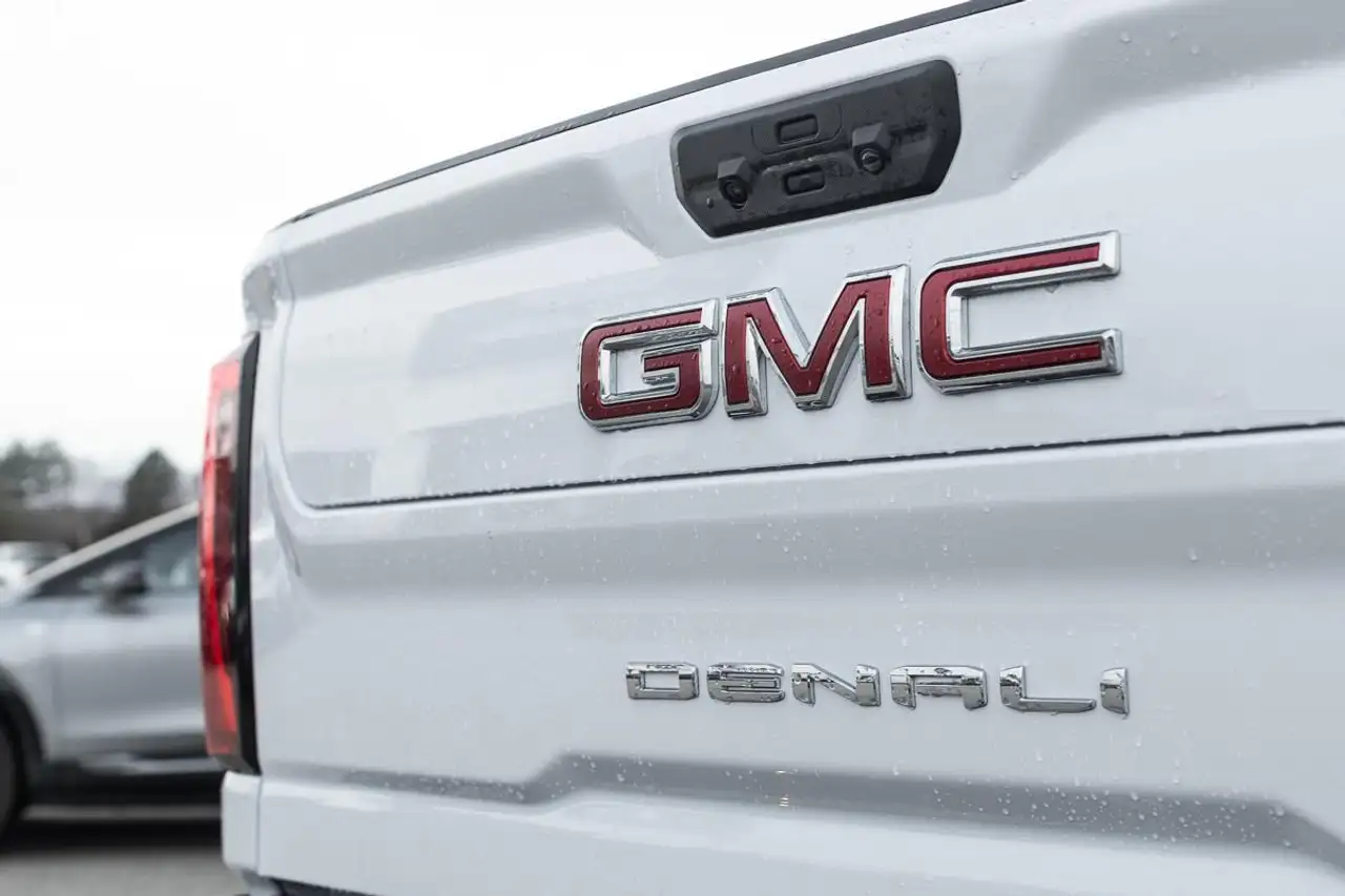 GMC Sierra 3500HD снимка GMC Sierra 3500HD