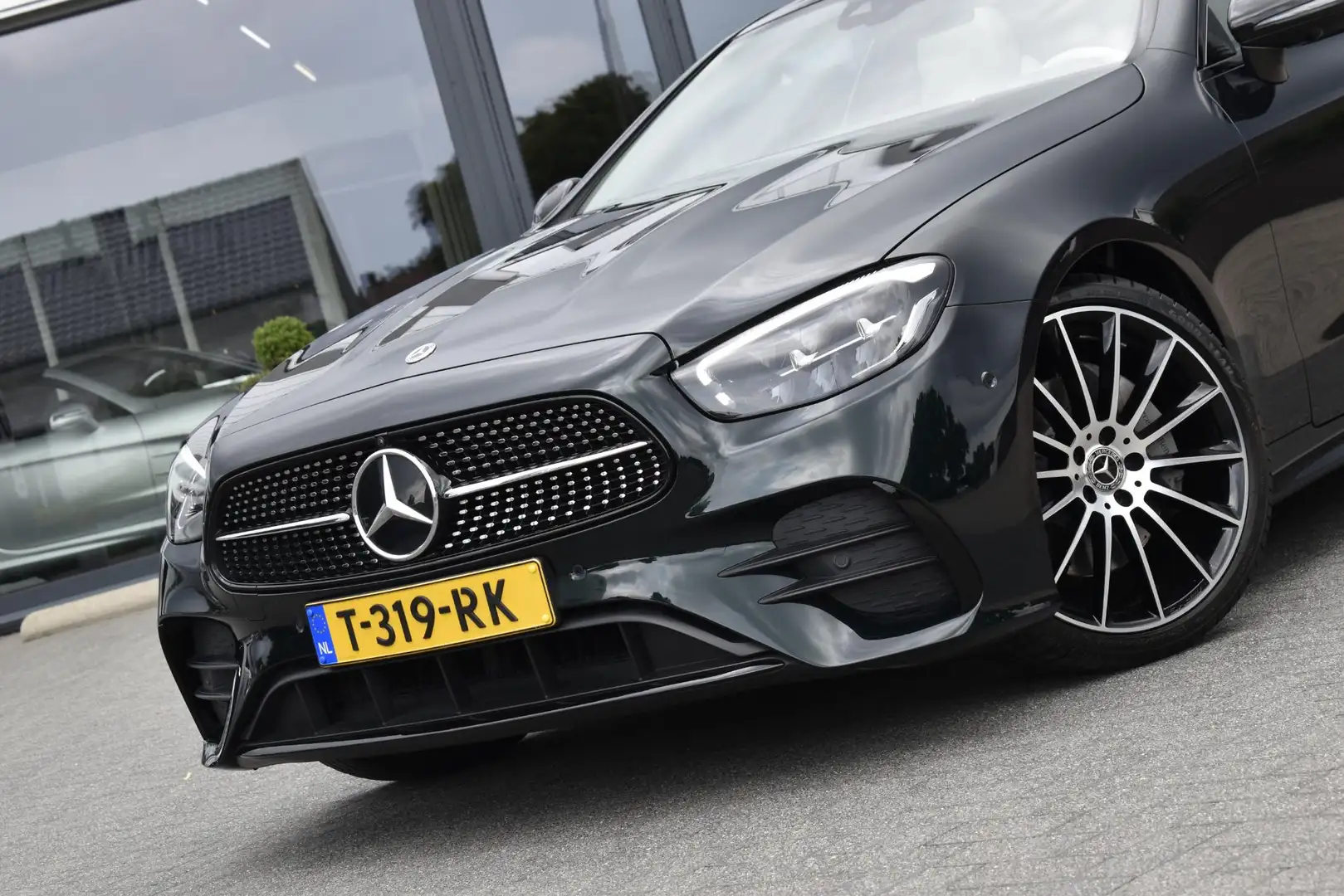 Mercedes-Benz E 200 Coupé AMG Line BTW NL auto Vert - 2