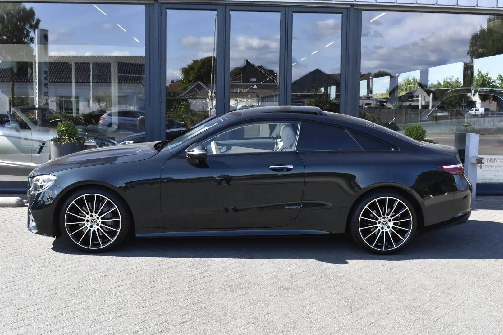 Mercedes-Benz E 200 Coupé AMG Line BTW NL auto Groen - 2