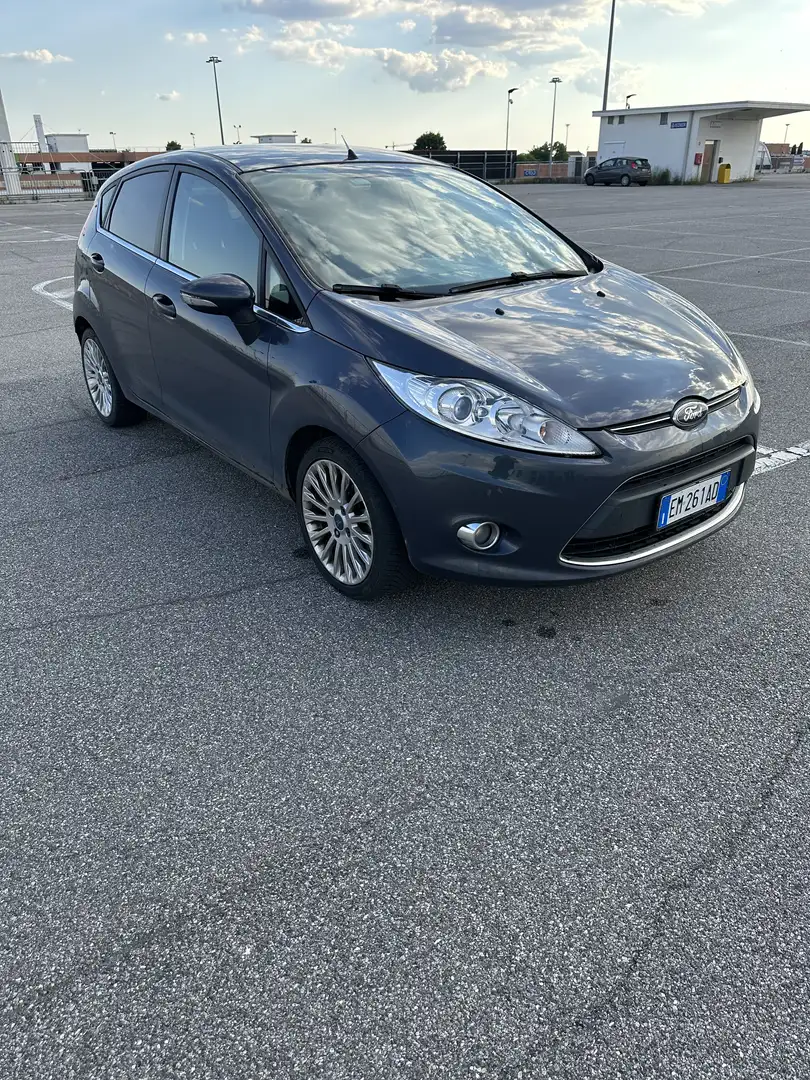 Ford Fiesta 5p 1.8 tddi Ambiente - 1