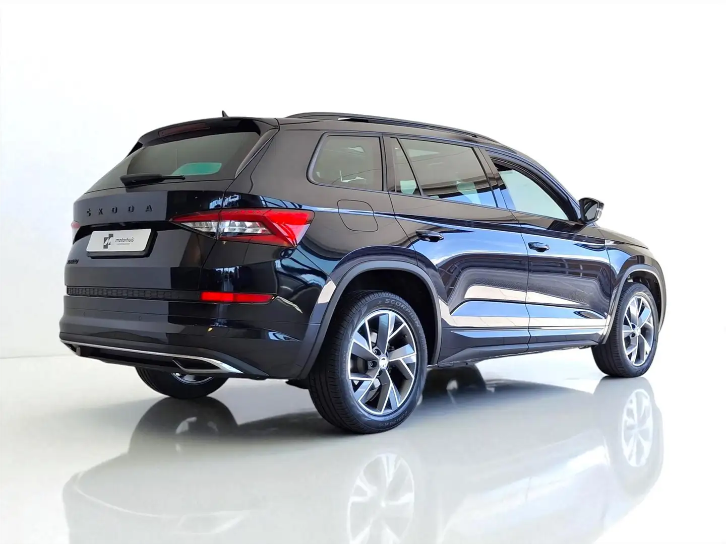 Skoda Kodiaq 1.5 TSI Greentech ACT 150pk Sportline Business AUT Zwart - 2
