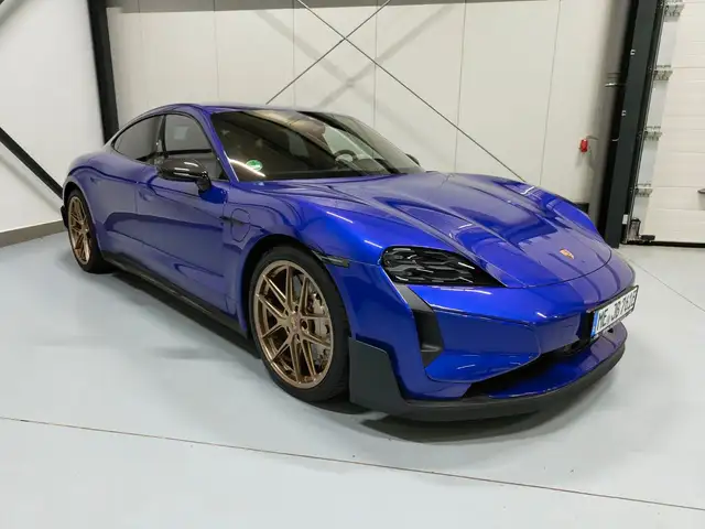 Porsche Taycan Turbo GT Inno Matrix 4 Sitzer Ride Purple