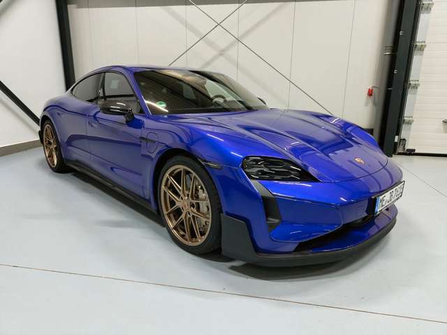Imagine Porsche Taycan Turbo GT Inno-Drive Matrix-LED 4-Sitzer