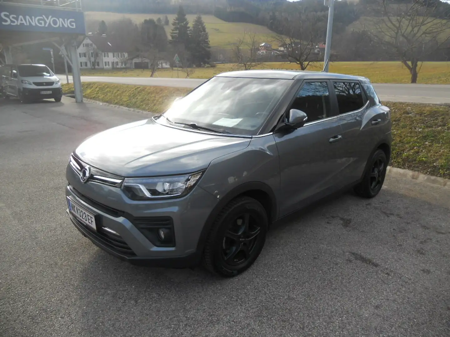 KGM Tivoli 1,6 2WD Dream Grau - 1