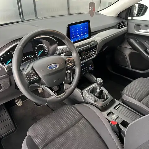 Ford Focus view 9