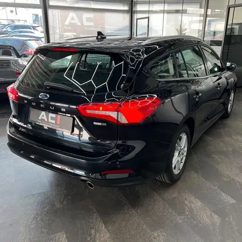 Ford Focus view 6