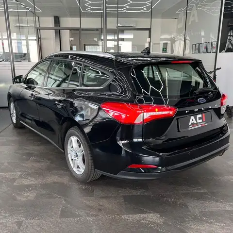 Ford Focus view 4