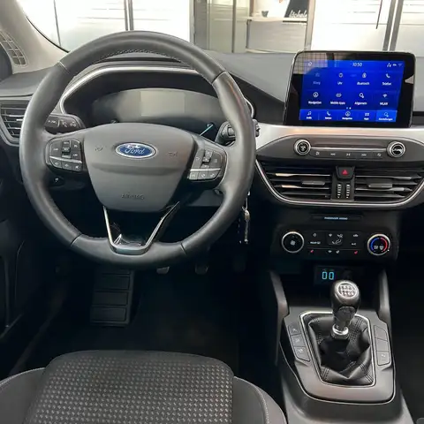 Ford Focus view 12