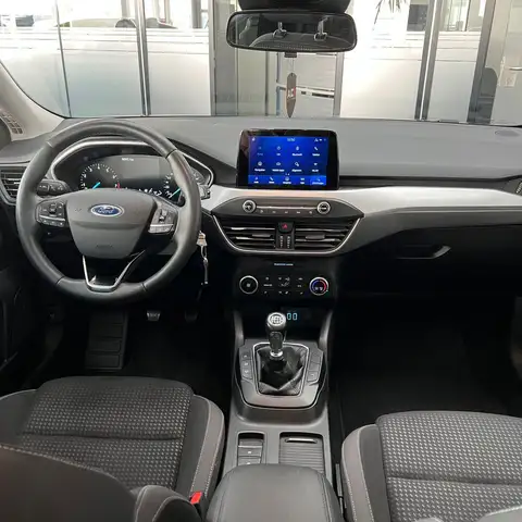 Ford Focus view 10