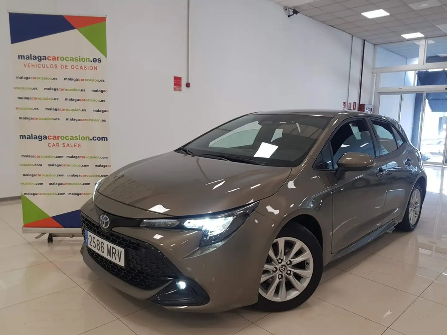 Toyota Corolla 140H Active Plus Marrón - 2