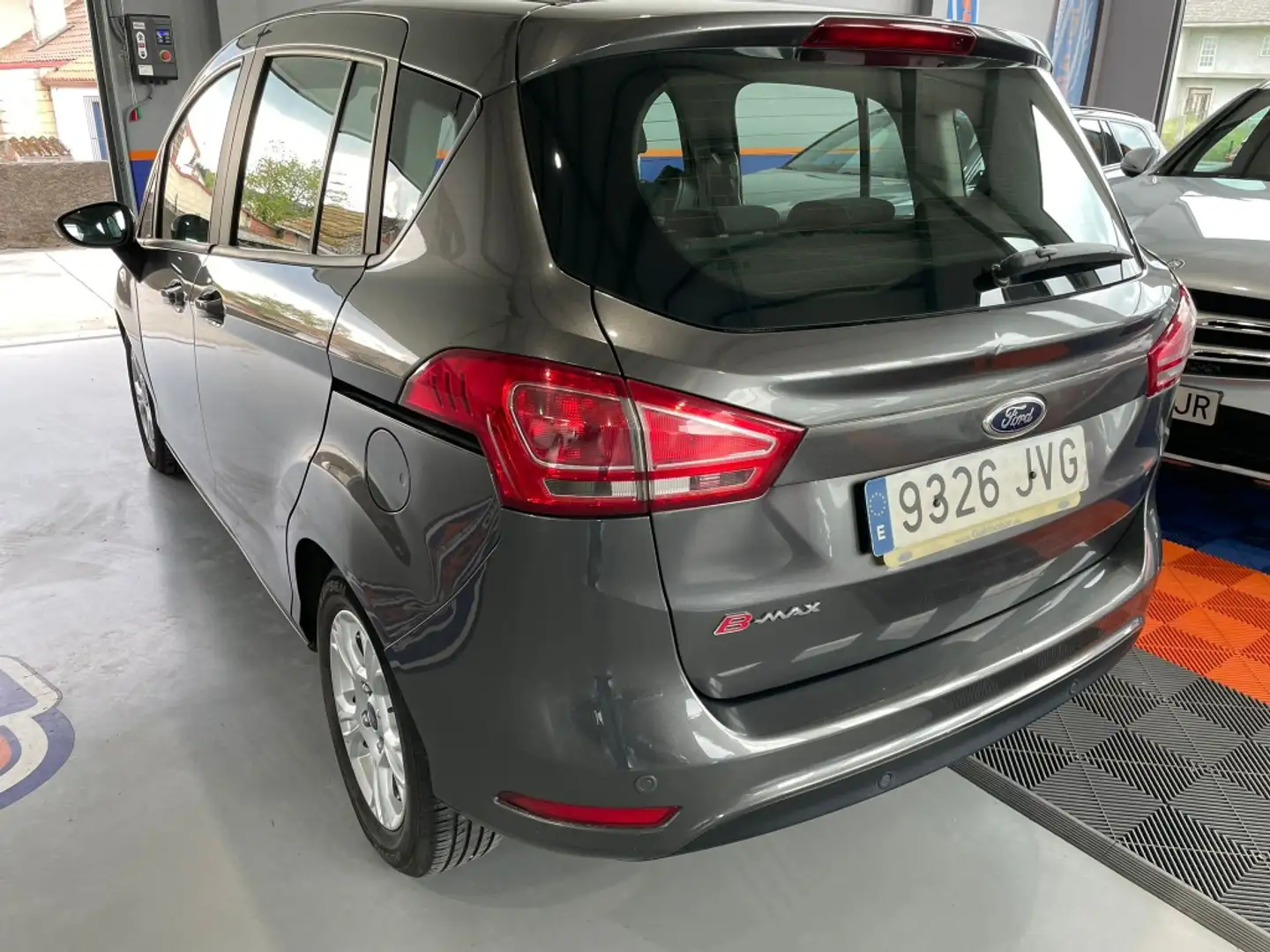 Ford B-Max 1.5TDCi Trend 95 Grau - 2