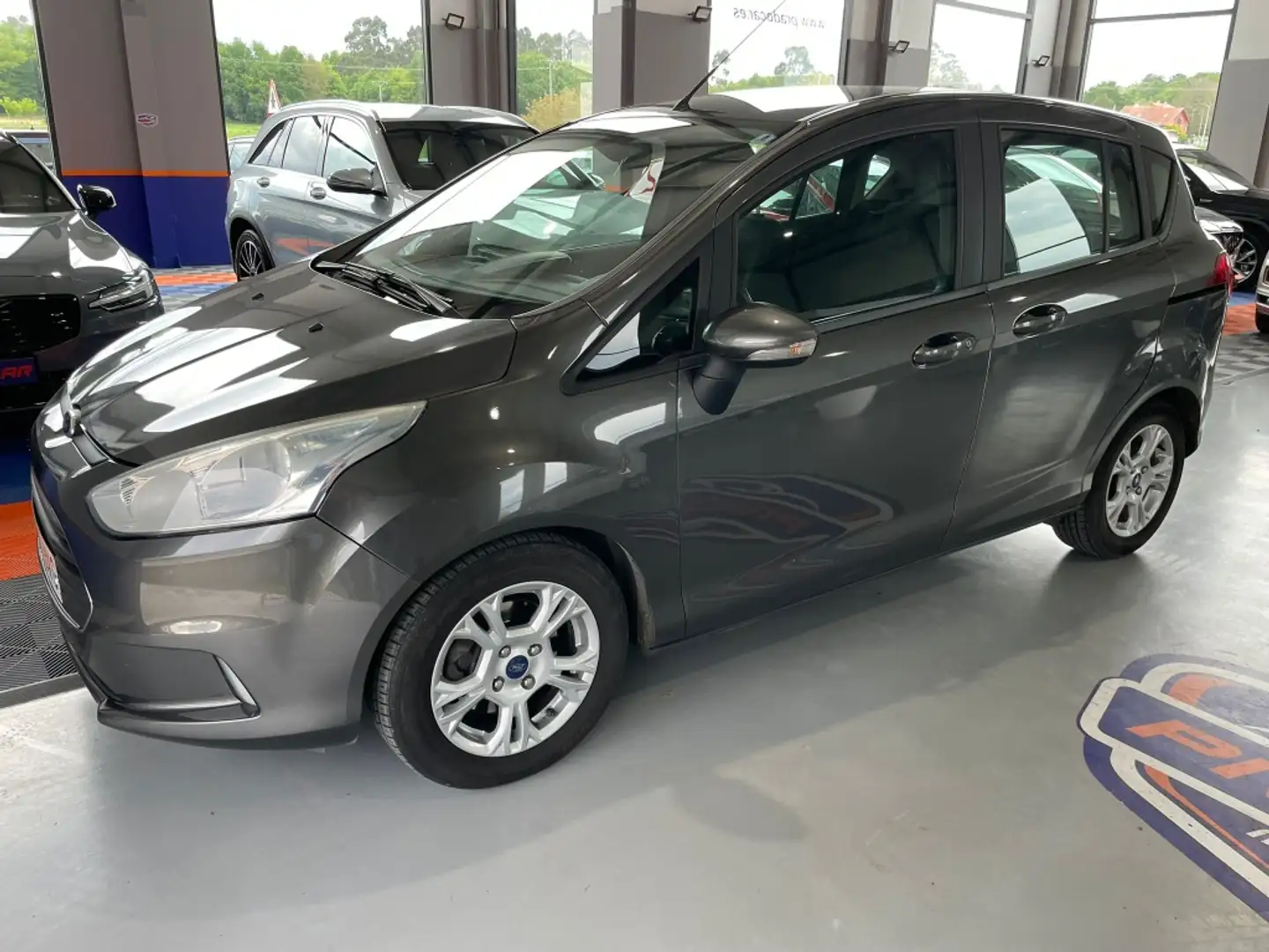 Ford B-Max 1.5TDCi Trend 95 Grau - 1