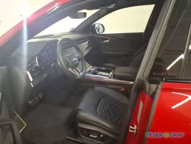 Audi RS Q8 view 3