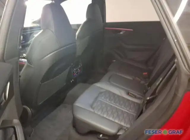 Audi RS Q8 view 6