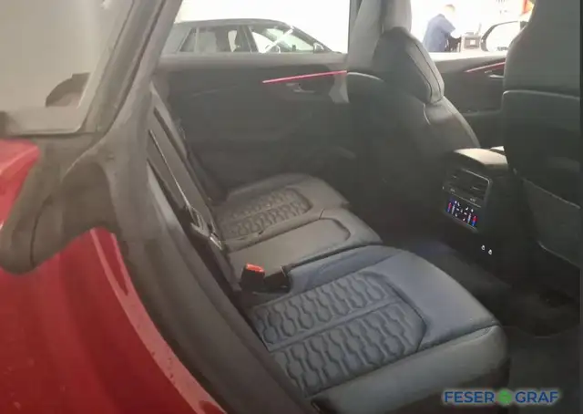Audi RS Q8 view 7