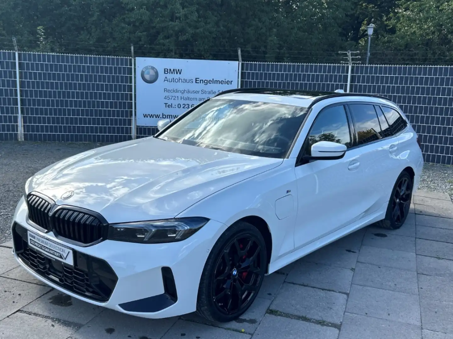 BMW 330 e xDrive M Sport Tour LM19'' HUD GSD AHK el.! Weiß - 1
