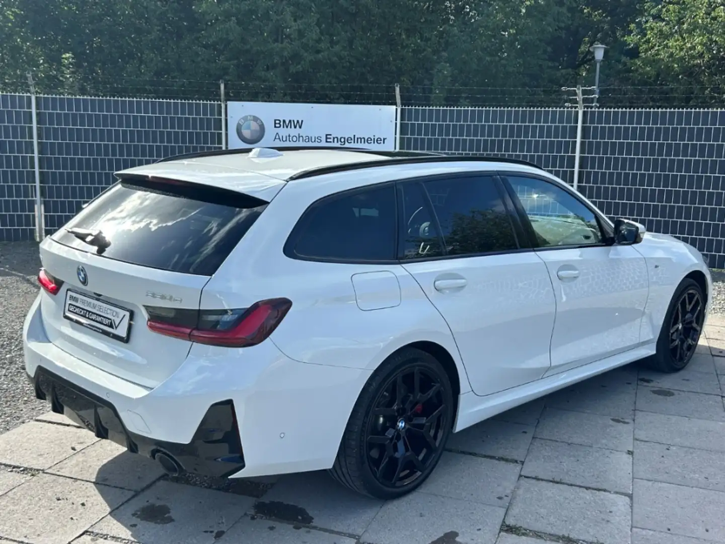 BMW 330 e xDrive M Sport Tour LM19'' HUD GSD AHK el.! Weiß - 2