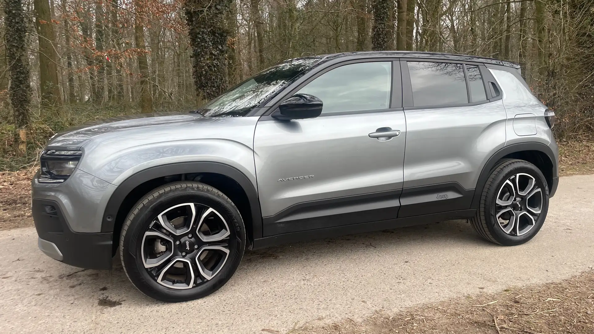 Jeep Avenger e-Avenger 51 kWh Summit neuve 10 km Prix tvac Zilver - 1
