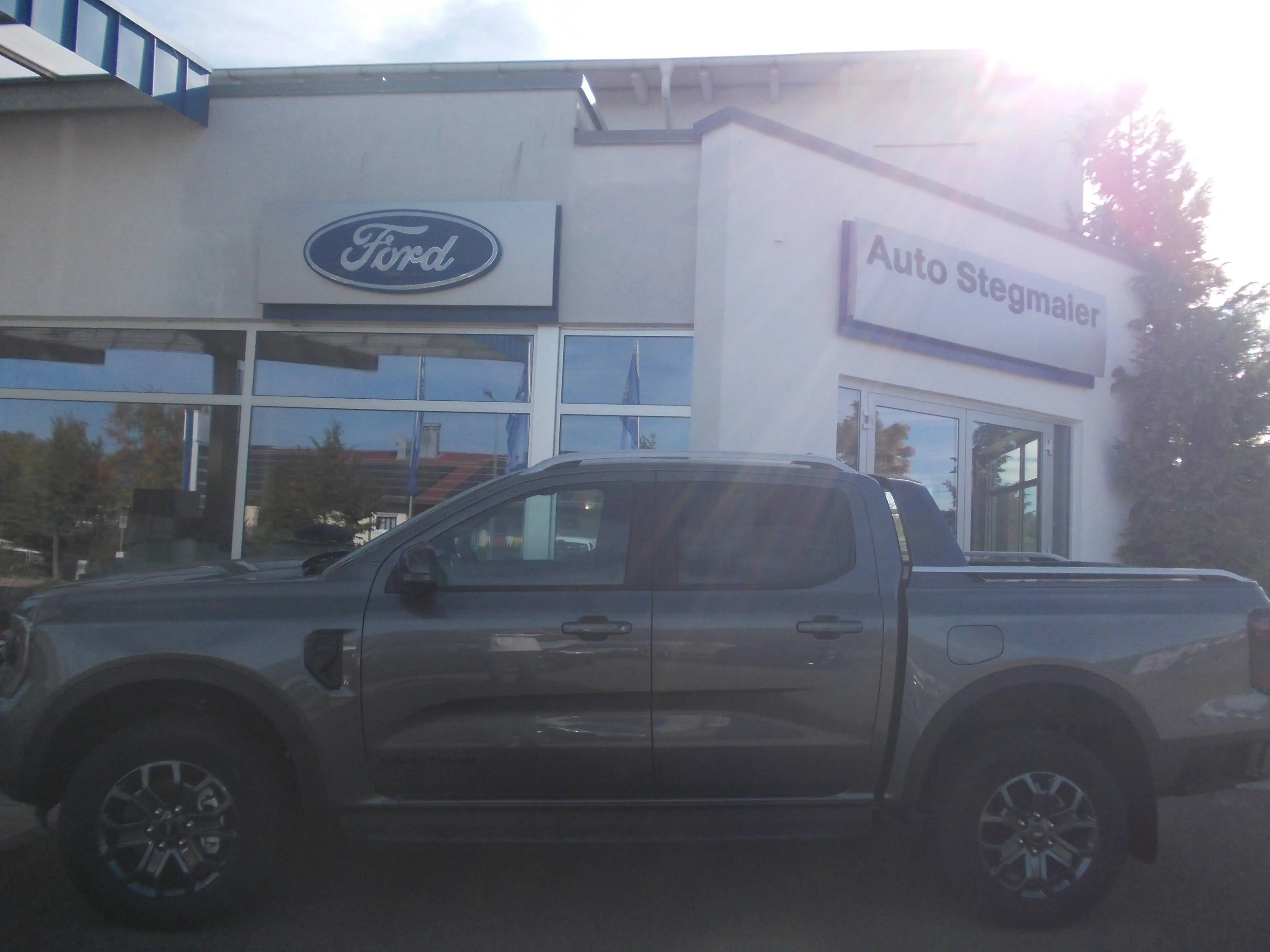 Ford Ranger Wildtrak e-4WD Doppelkabine m. el. Laderaumrollo, Anhängerkupplung — photo 2