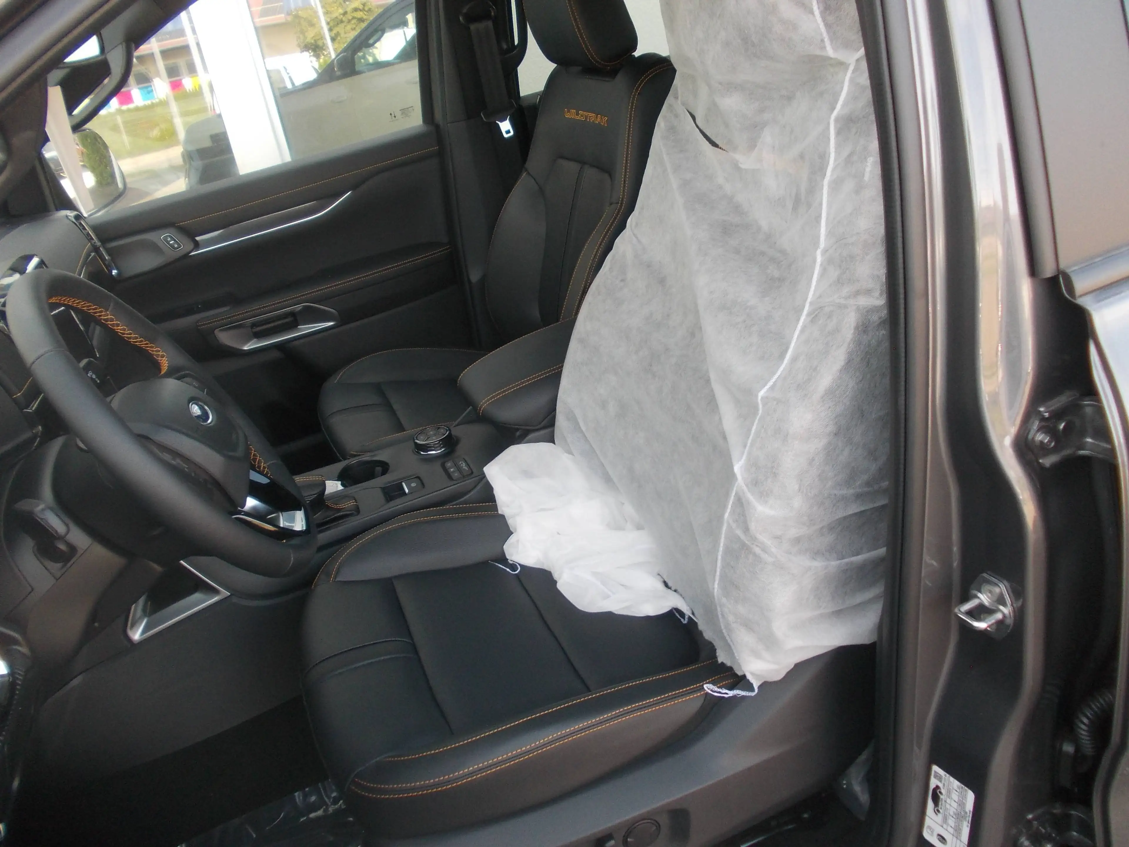 Ford Ranger Wildtrak e-4WD Doppelkabine m. el. Laderaumrollo, Anhängerkupplung — photo 11