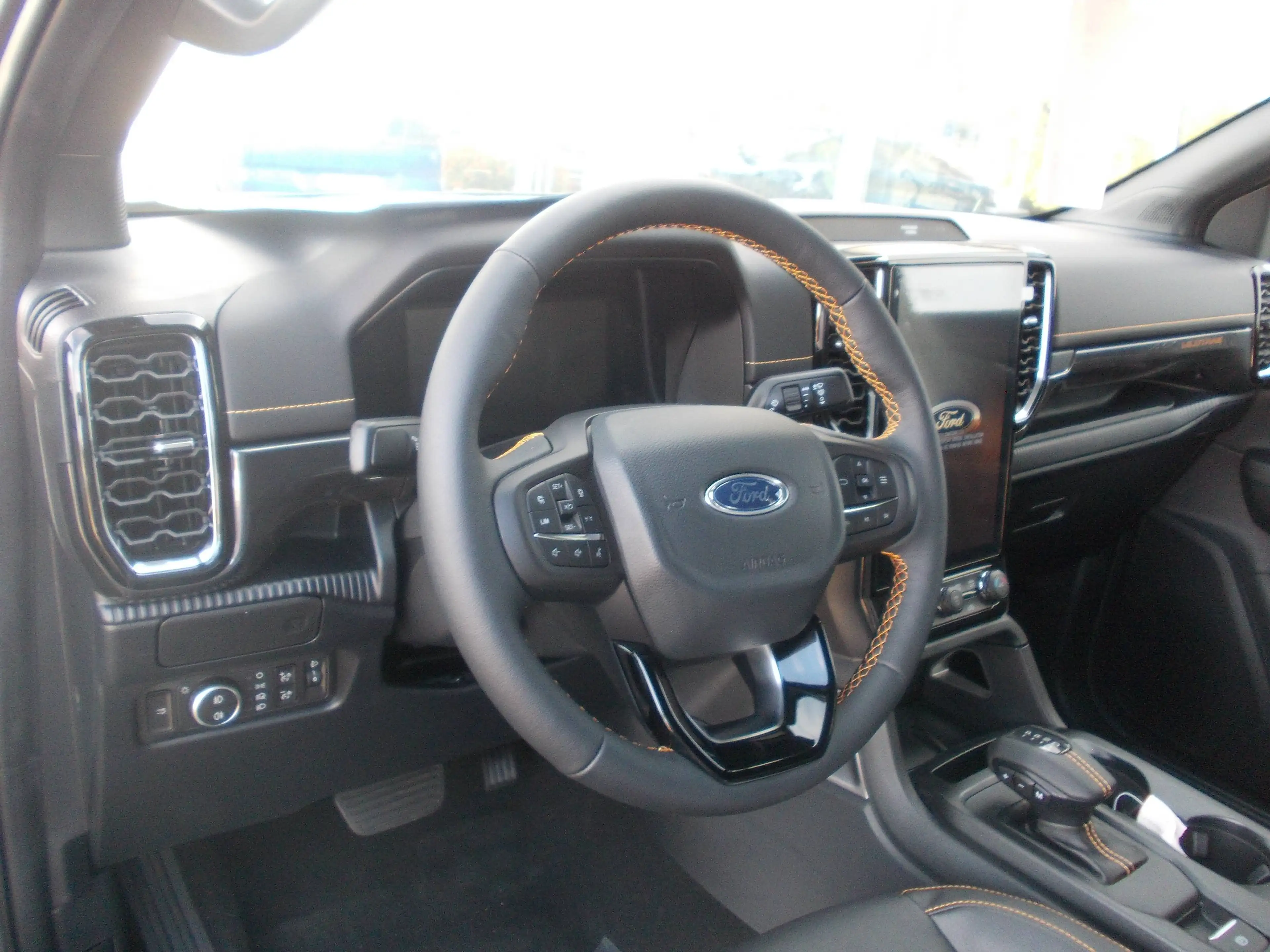 Ford Ranger Wildtrak e-4WD Doppelkabine m. el. Laderaumrollo, Anhängerkupplung — photo 12