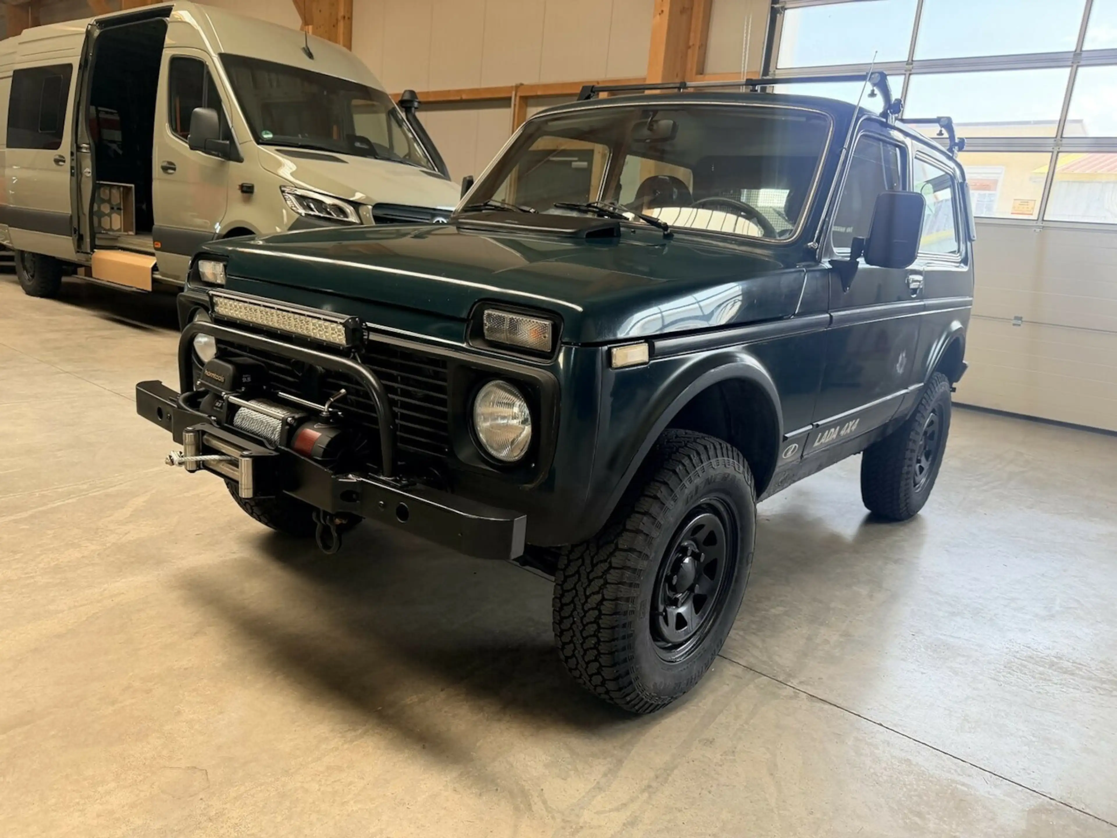 Lada Niva 1.7i 4x4 Winde AHK LED Hundeleiter — photo 2