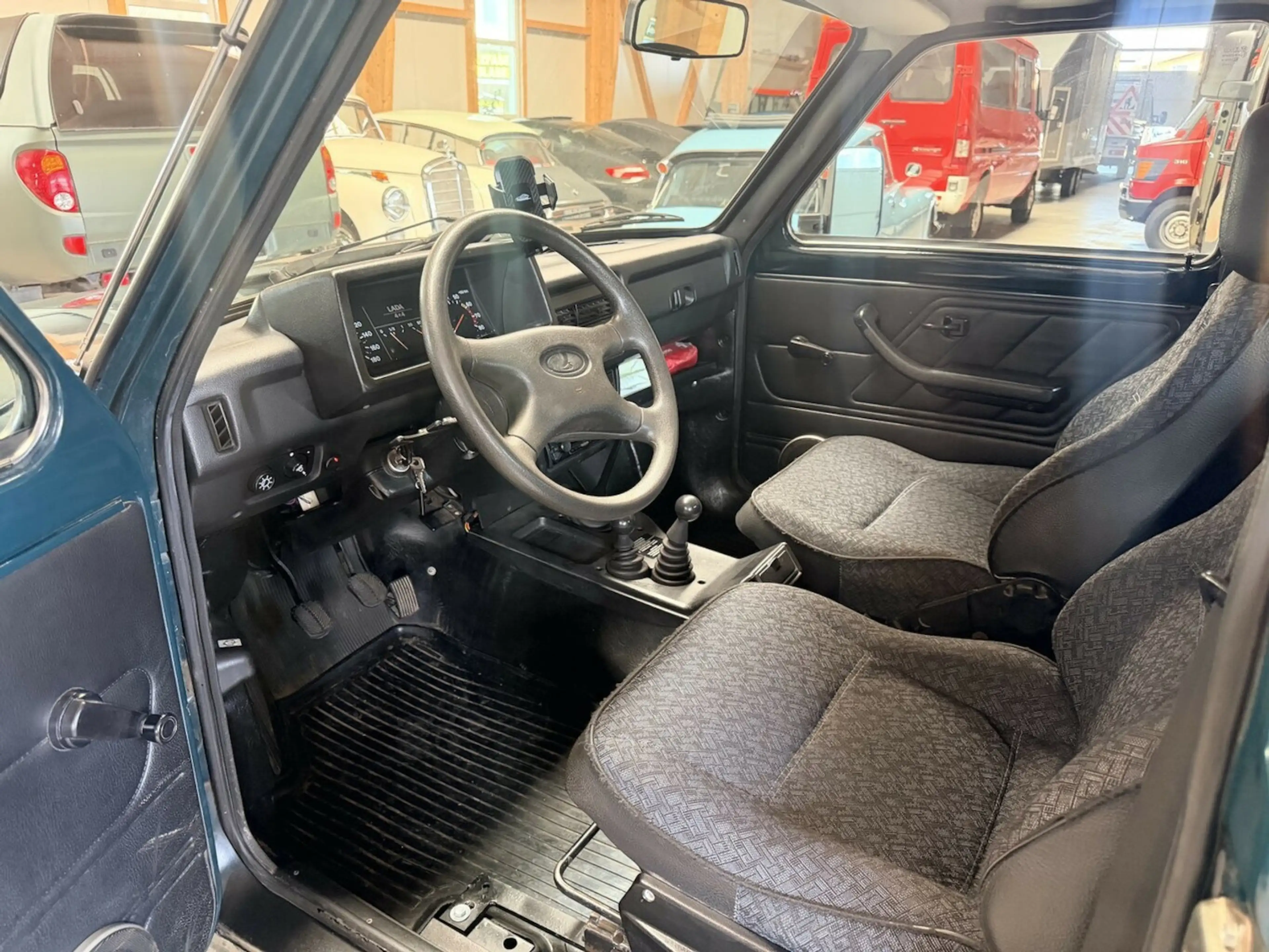 Lada Niva 1.7i 4x4 Winde AHK LED Hundeleiter — photo 11