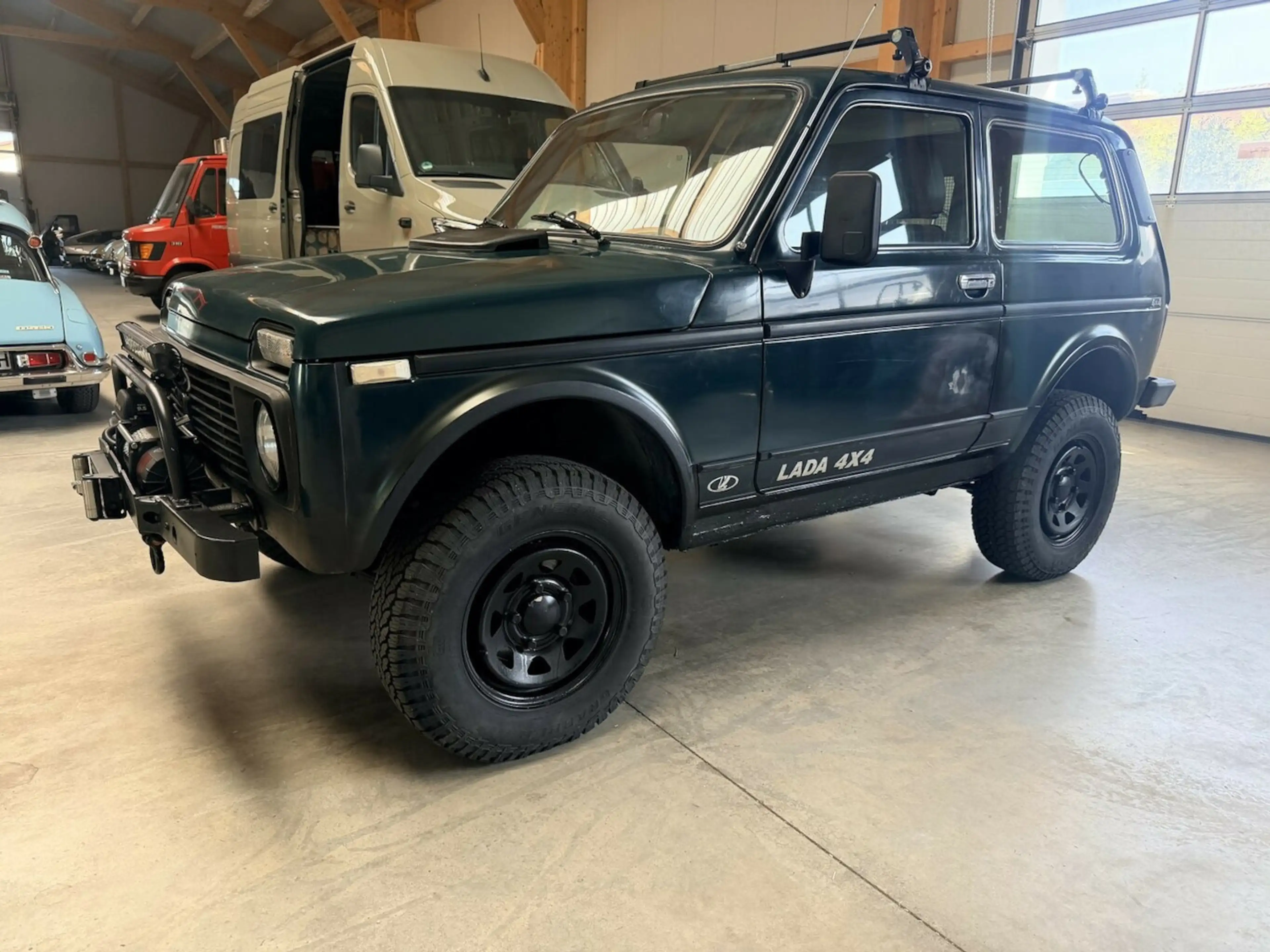 Lada Niva 1.7i 4x4 Winde AHK LED Hundeleiter — photo 3