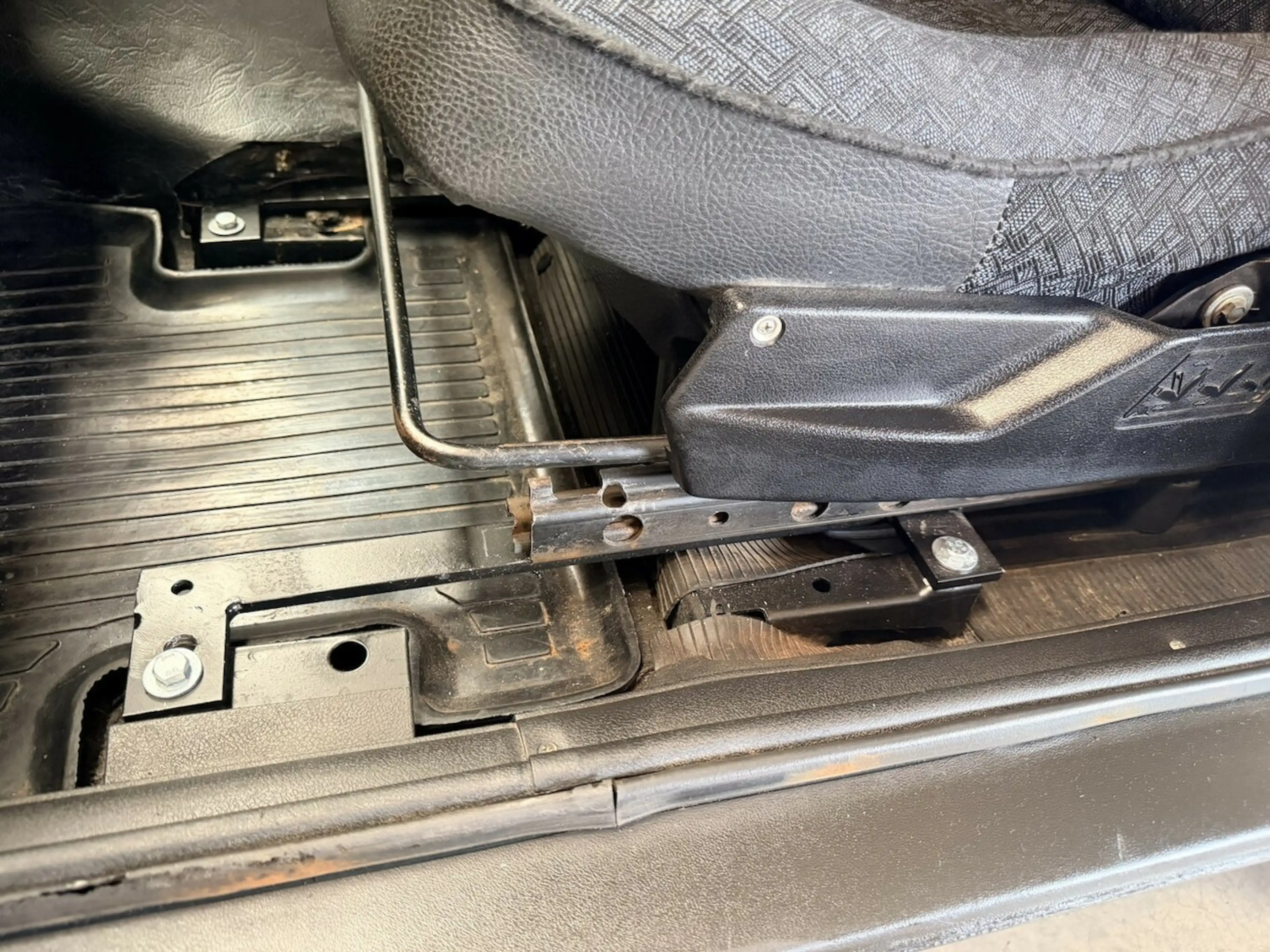 Lada Niva 1.7i 4x4 Winde AHK LED Hundeleiter — photo 13