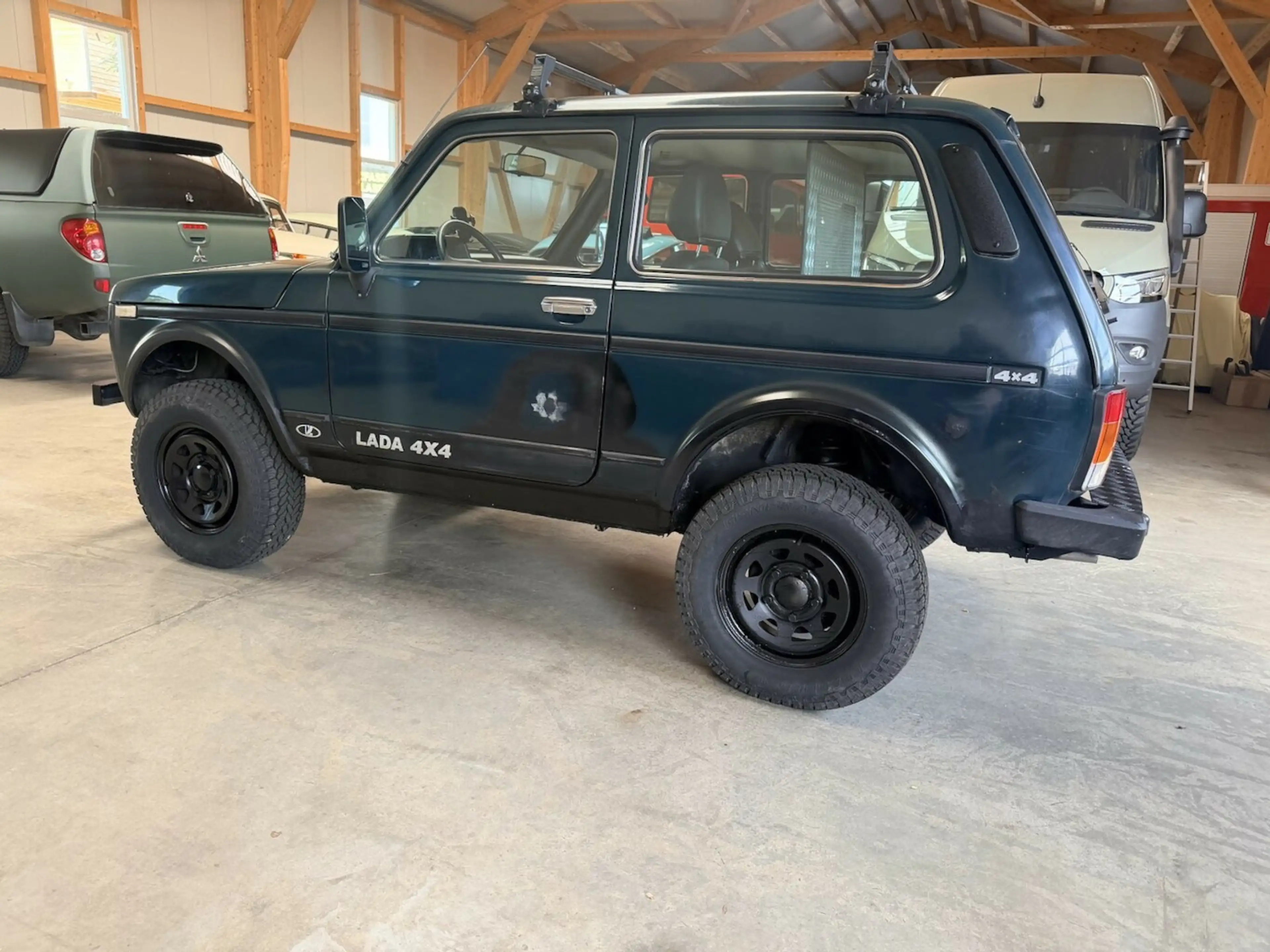 Lada Niva 1.7i 4x4 Winde AHK LED Hundeleiter — photo 10