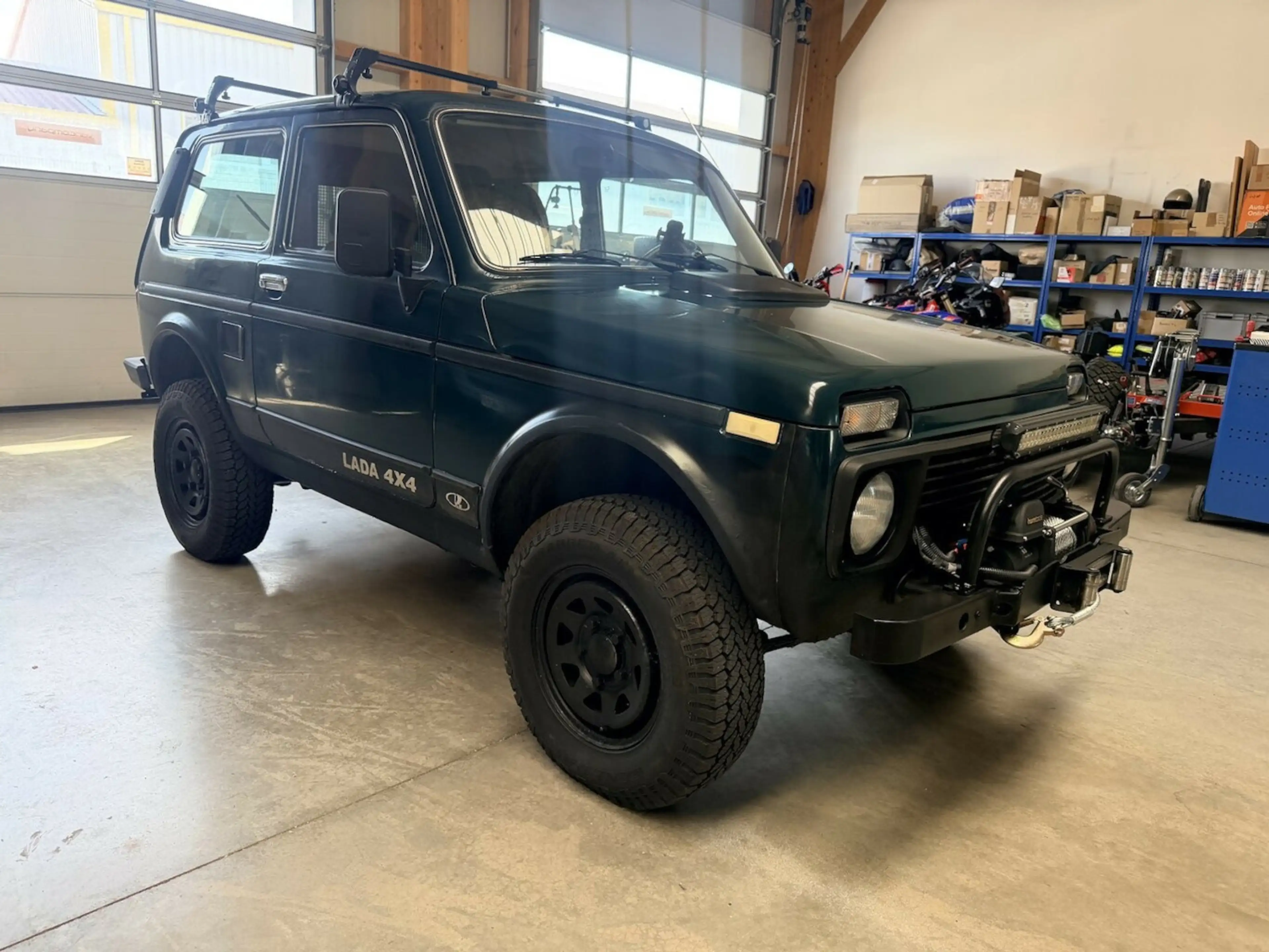 Lada Niva 1.7i 4x4 Winde AHK LED Hundeleiter — photo 5