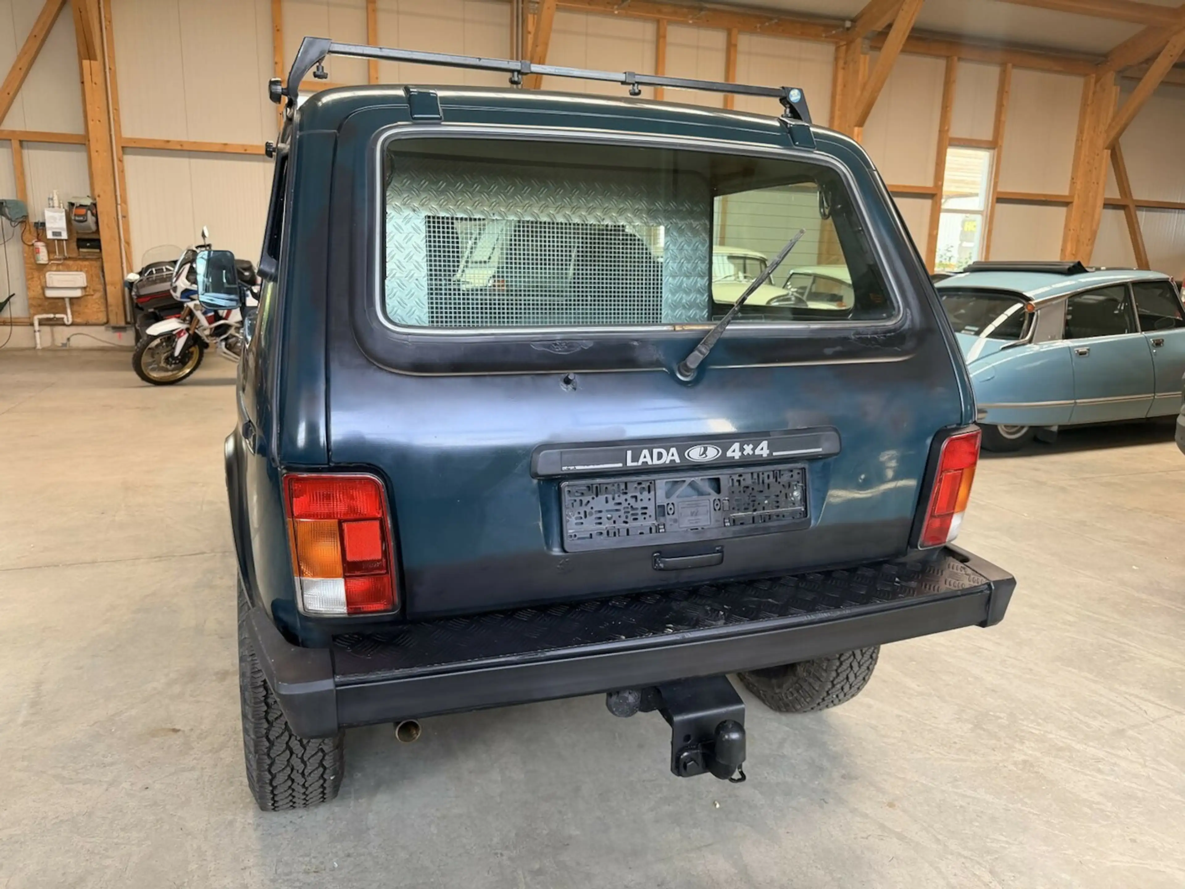 Lada Niva 1.7i 4x4 Winde AHK LED Hundeleiter — photo 8