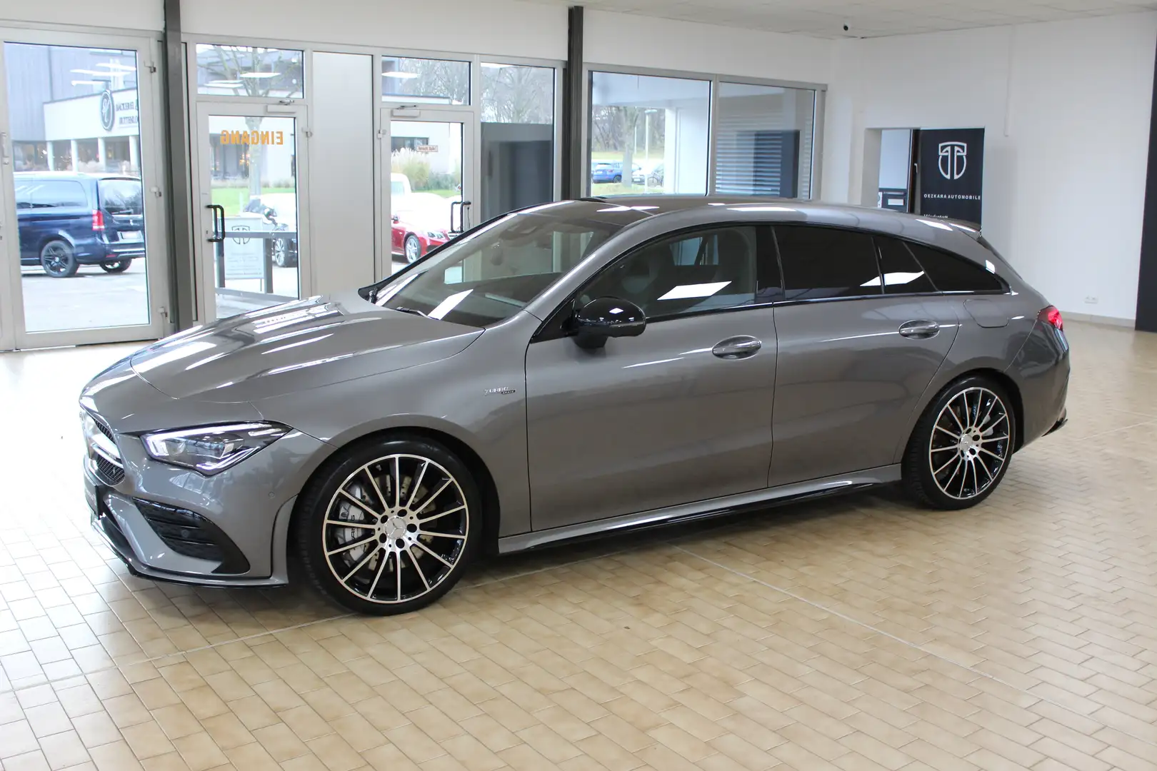 Mercedes-Benz CLA 35 AMG CLA 35 AMG 4Matic (118.651) Grau - 2