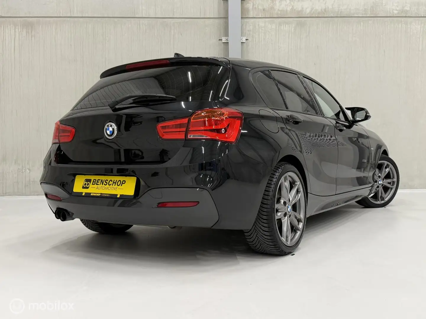 BMW 125 1-serie 125i M Sport uitlaat Navi Cruise Alcantara Schwarz - 2