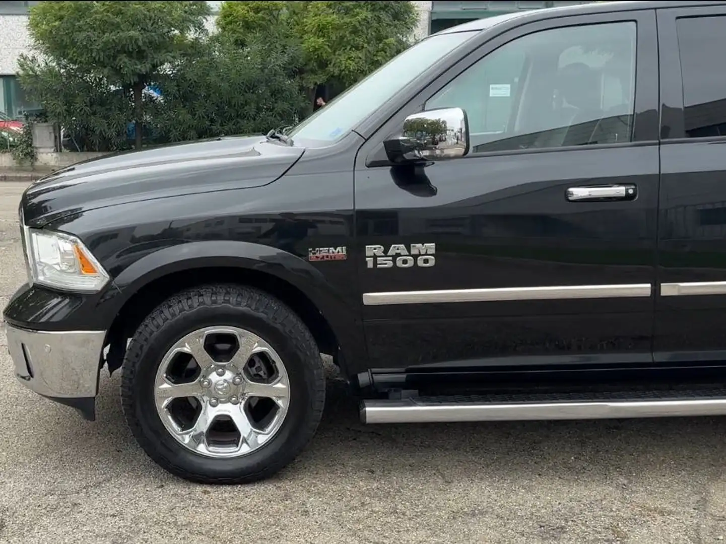 Dodge RAM 1500 Crew 5.7L V8 LARAMIE Nero - 2