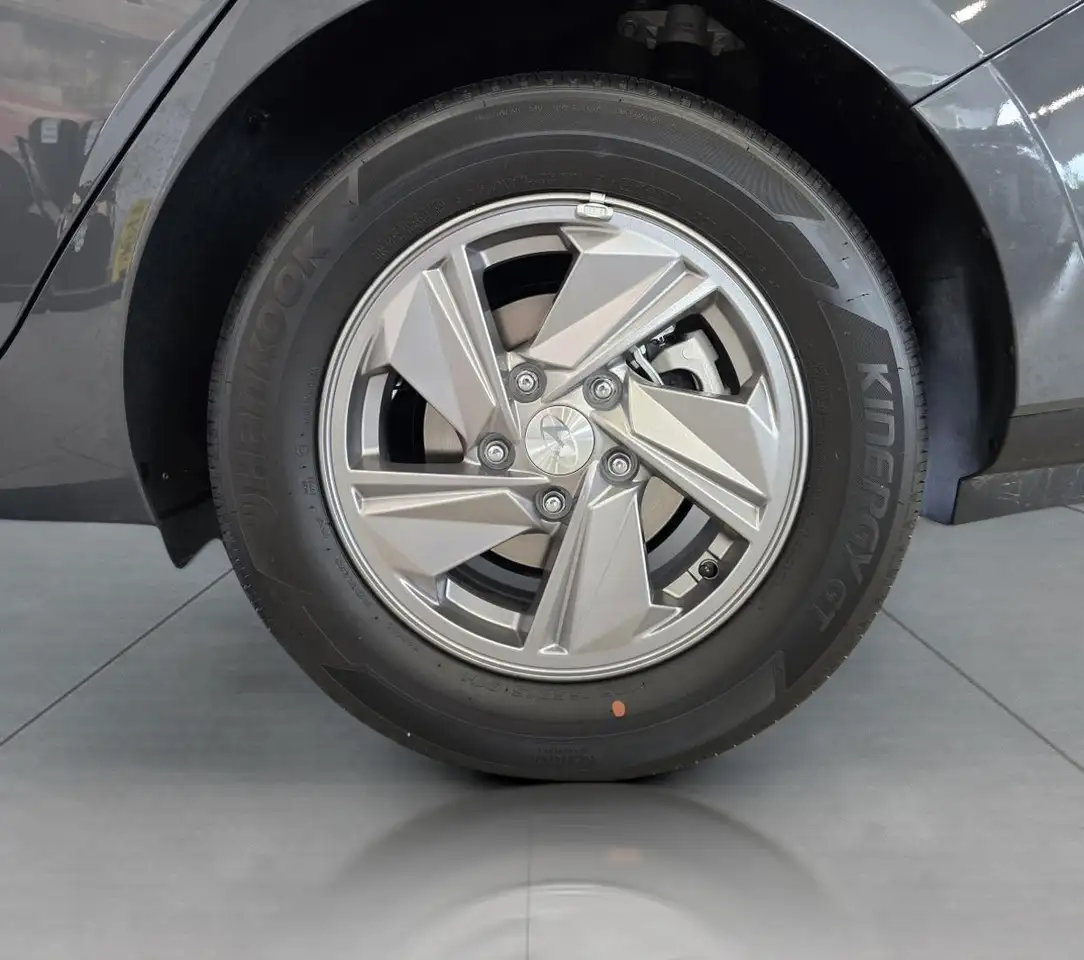 Hyundai ELANTRA снимка Hyundai ELANTRA