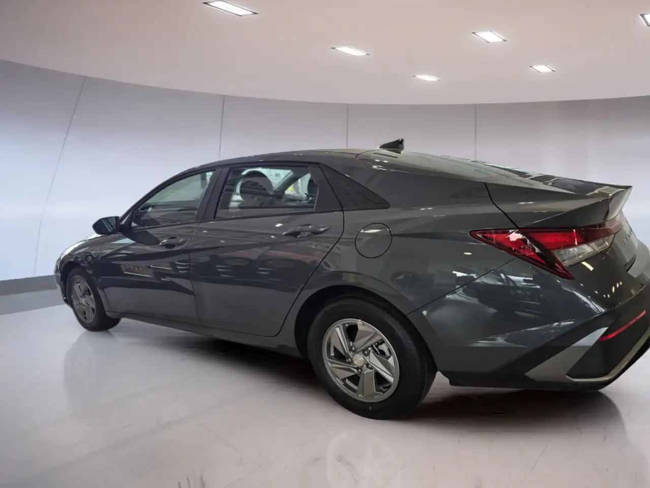 Hyundai ELANTRA снимка Hyundai ELANTRA
