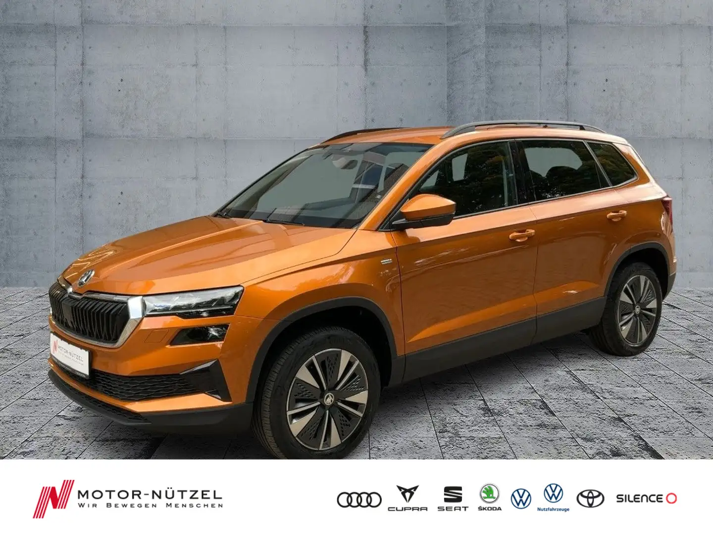 Skoda Karoq 1.5TSI TOUR LED+NAV+APP+ACC+SHZ+PDC+RFK+VC Orange - 1