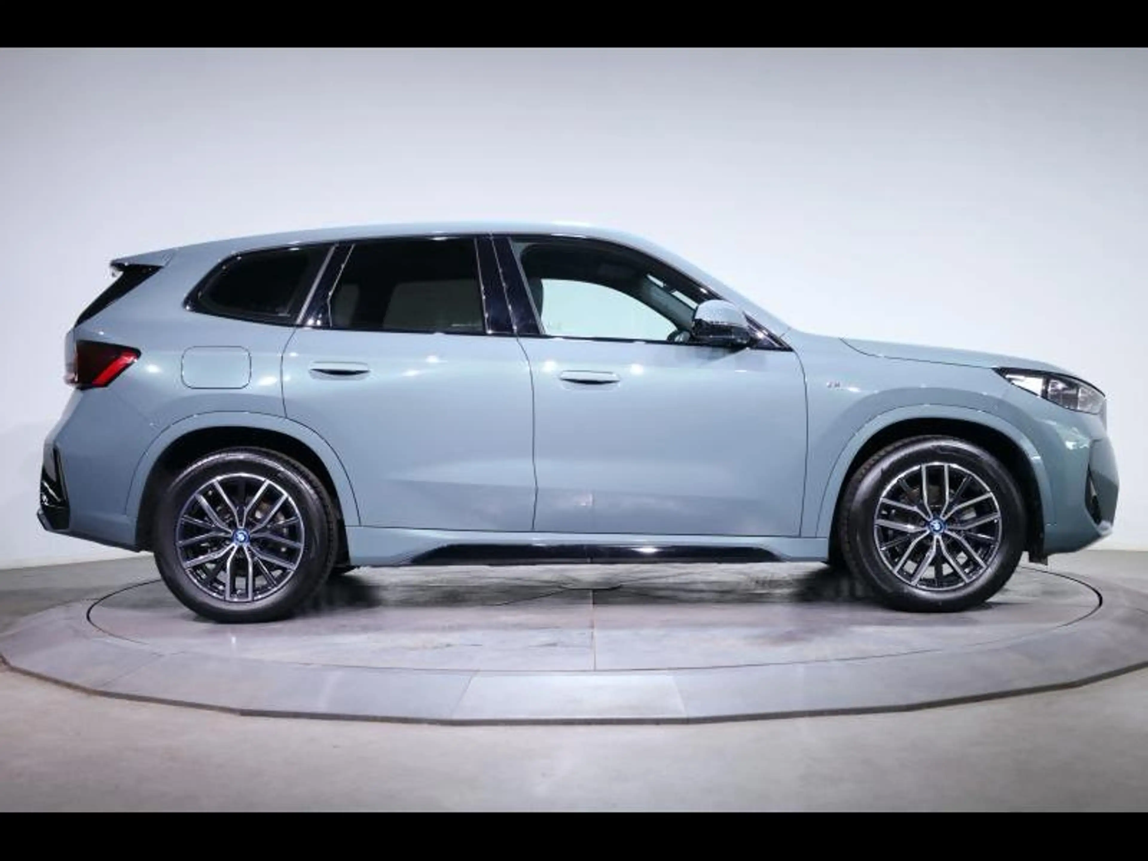 BMW iX1 eDrive20 Kit M Sport — photo 3
