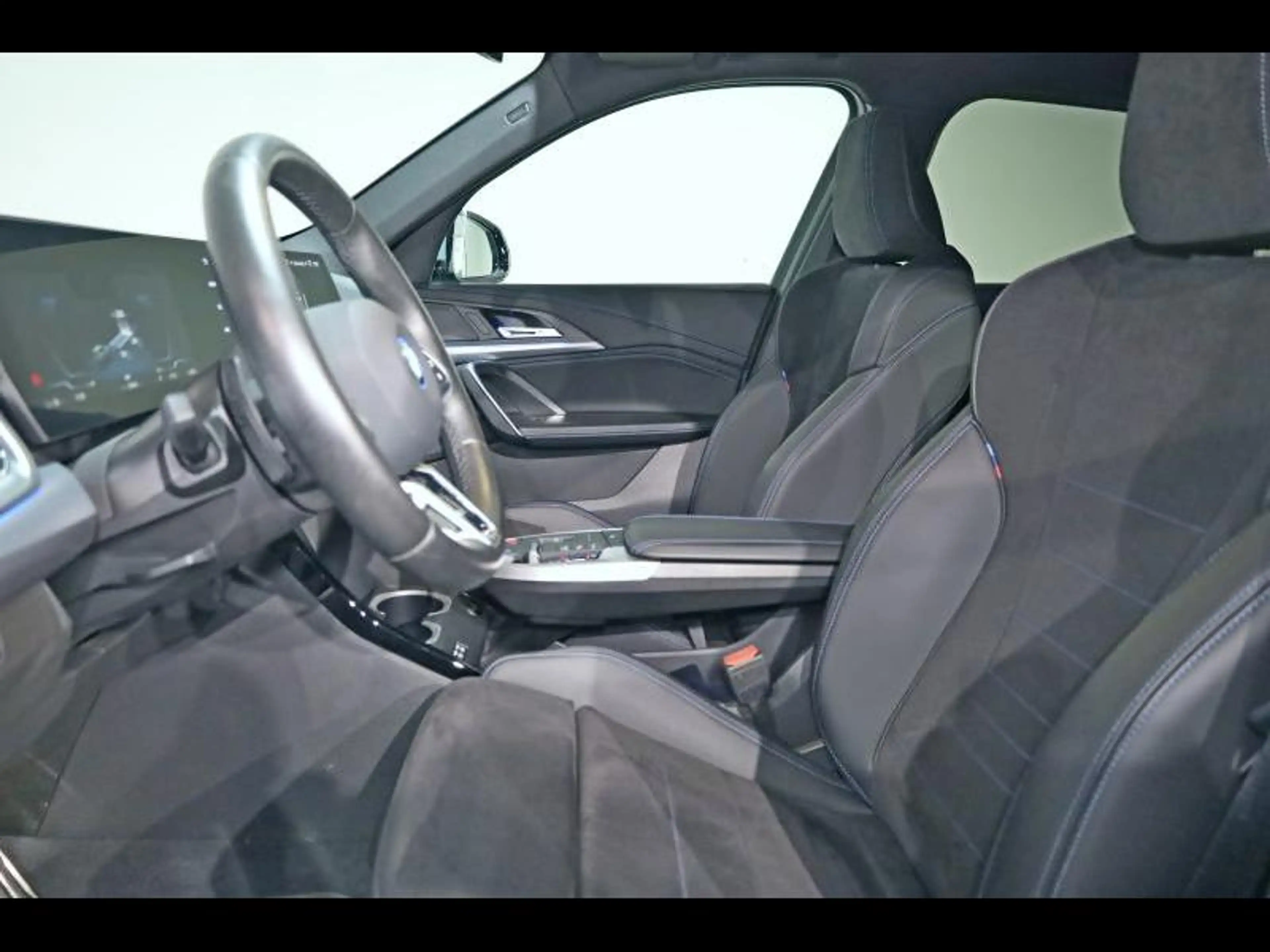 BMW iX1 eDrive20 Kit M Sport — photo 9