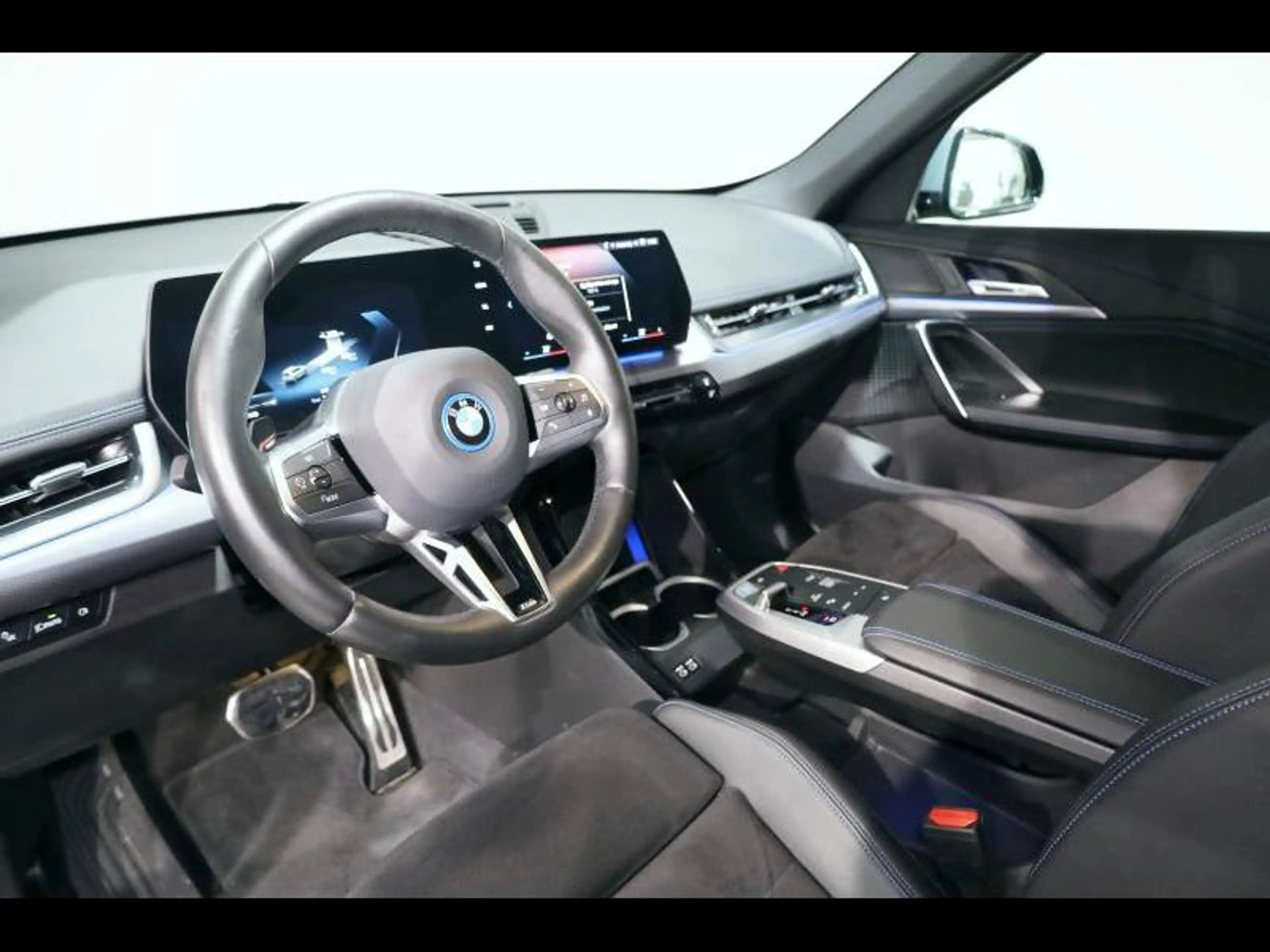 BMW iX1 eDrive20 Kit M Sport — photo 6