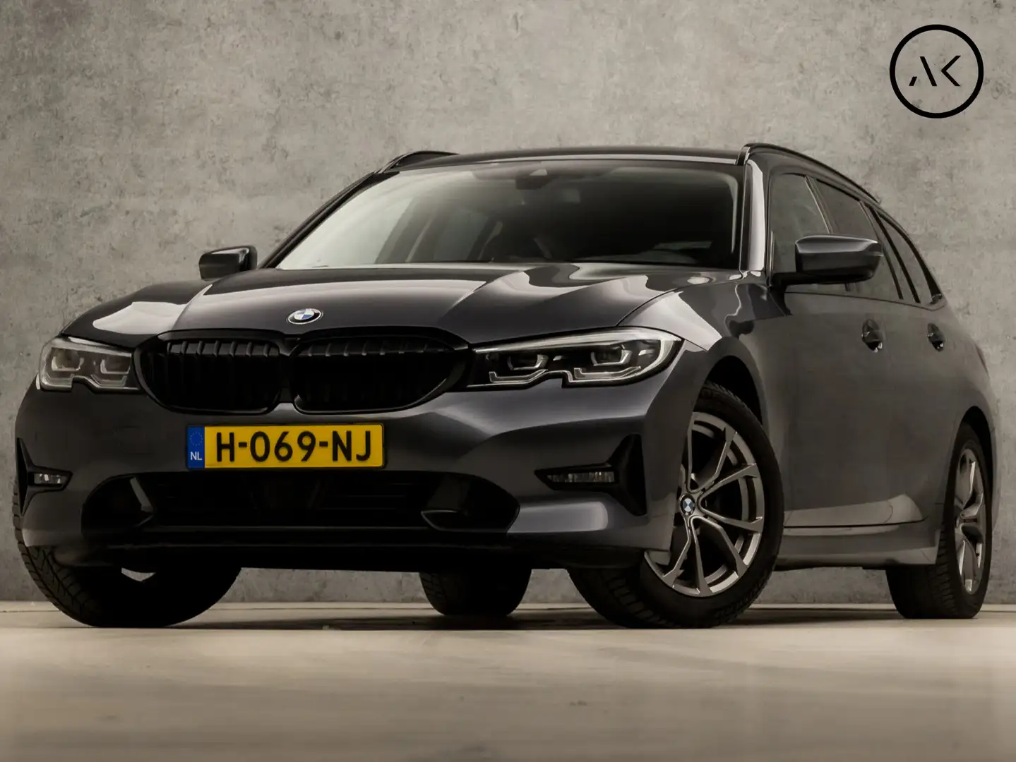 BMW 320 3-serie Touring 320i Sportline Shadow 184Pk Automa Grijs - 1